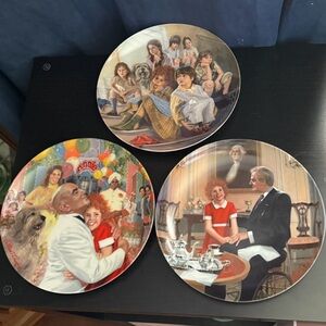 Set of three plates